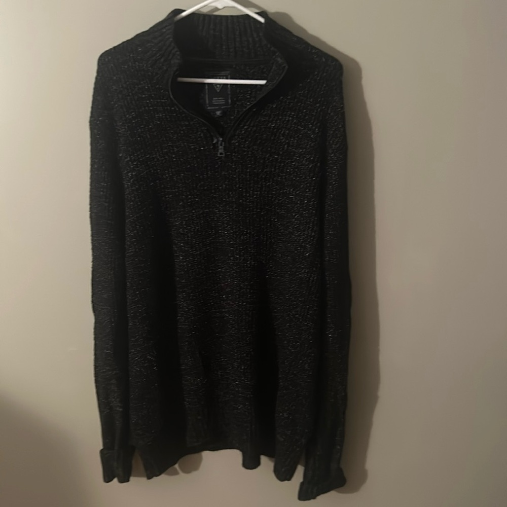 Like new men’s V-neck zip up sweater